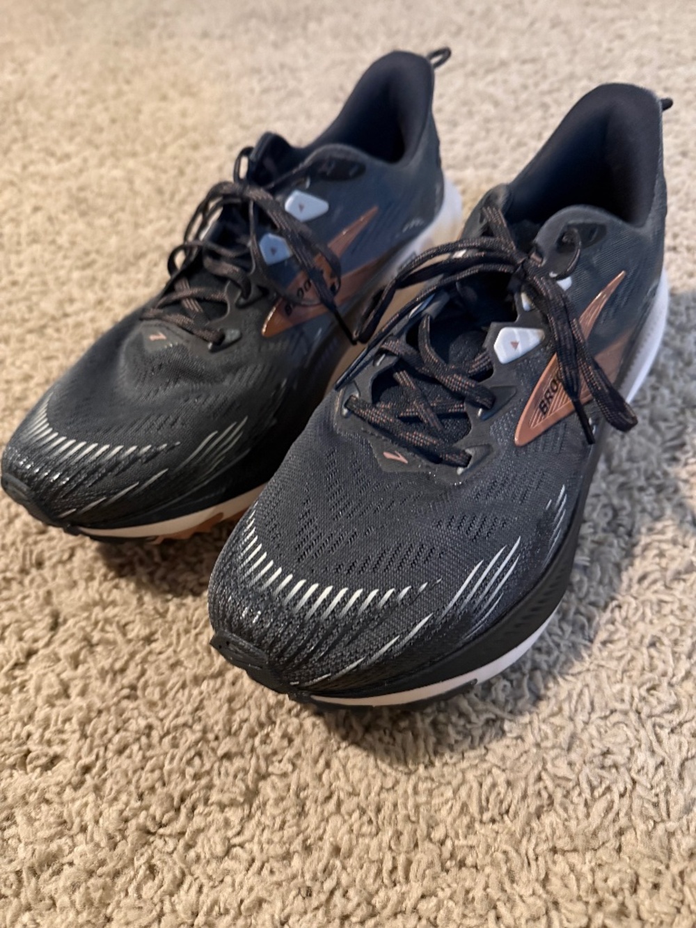 Brooks Ghost Trail Men Shoe (size 11)